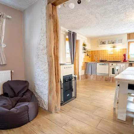 Lovely Rustic House Pr' Cut Apartment