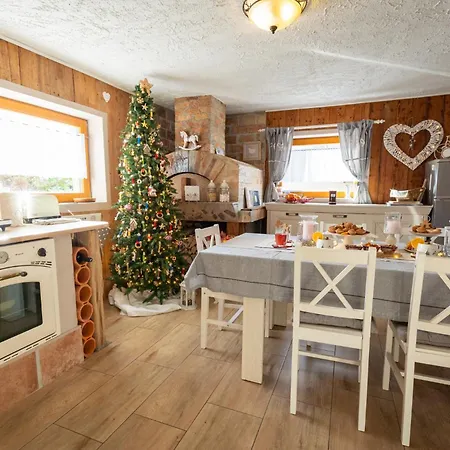 Lovely Rustic House Pr' Cut Zirovnica