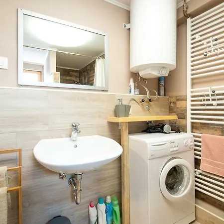 Lovely Rustic House Pr' Cut Zirovnica