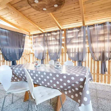 Apartment Lovely Rustic House Pr' Cut