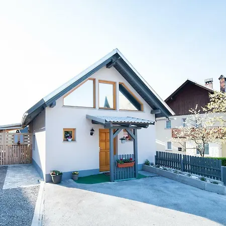 Lovely Rustic House Pr' Cut