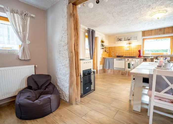 Lovely Rustic House Pr' Cut アパート