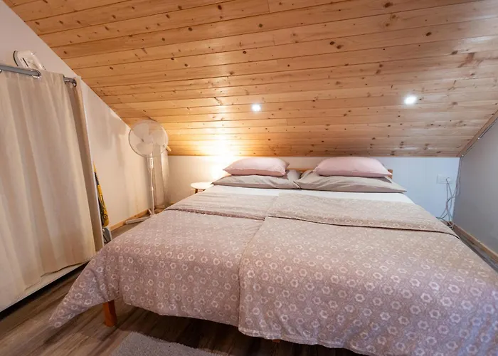 Lovely Rustic House Pr' Cut