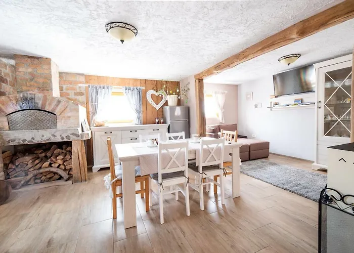 شقة Lovely Rustic House Pr' Cut زيروفنيكا