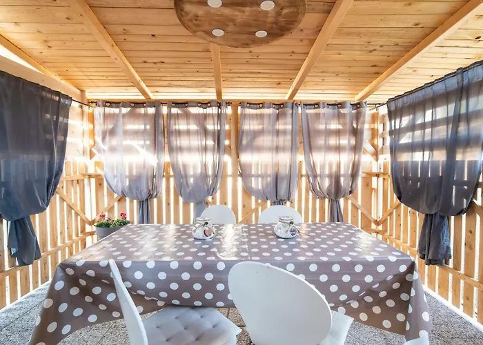 Lovely Rustic House Pr' Cut アパート